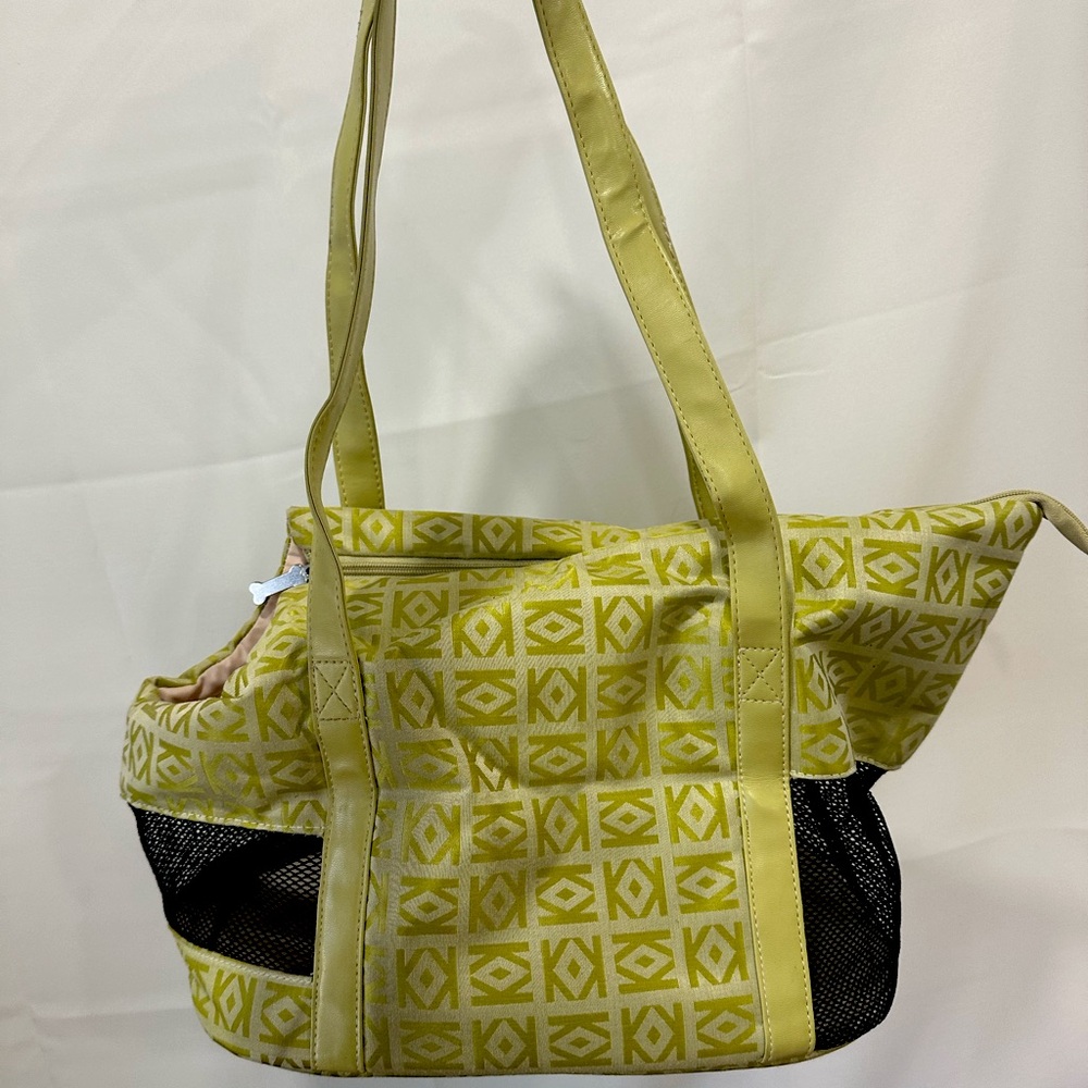 💚💛Fashionable Small Dog Soft Pet Carrier